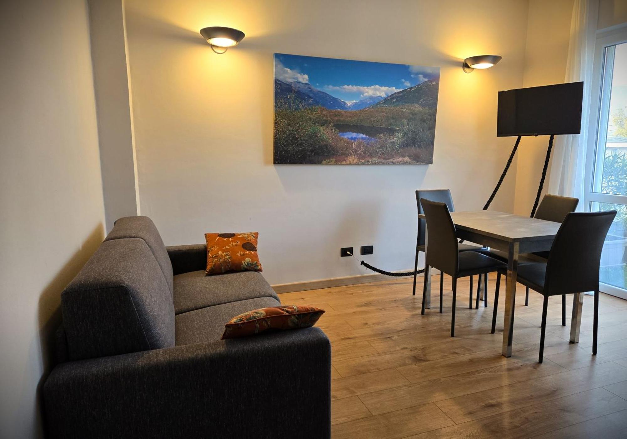 7 Lakes Aparthotel Burolo Esterno foto