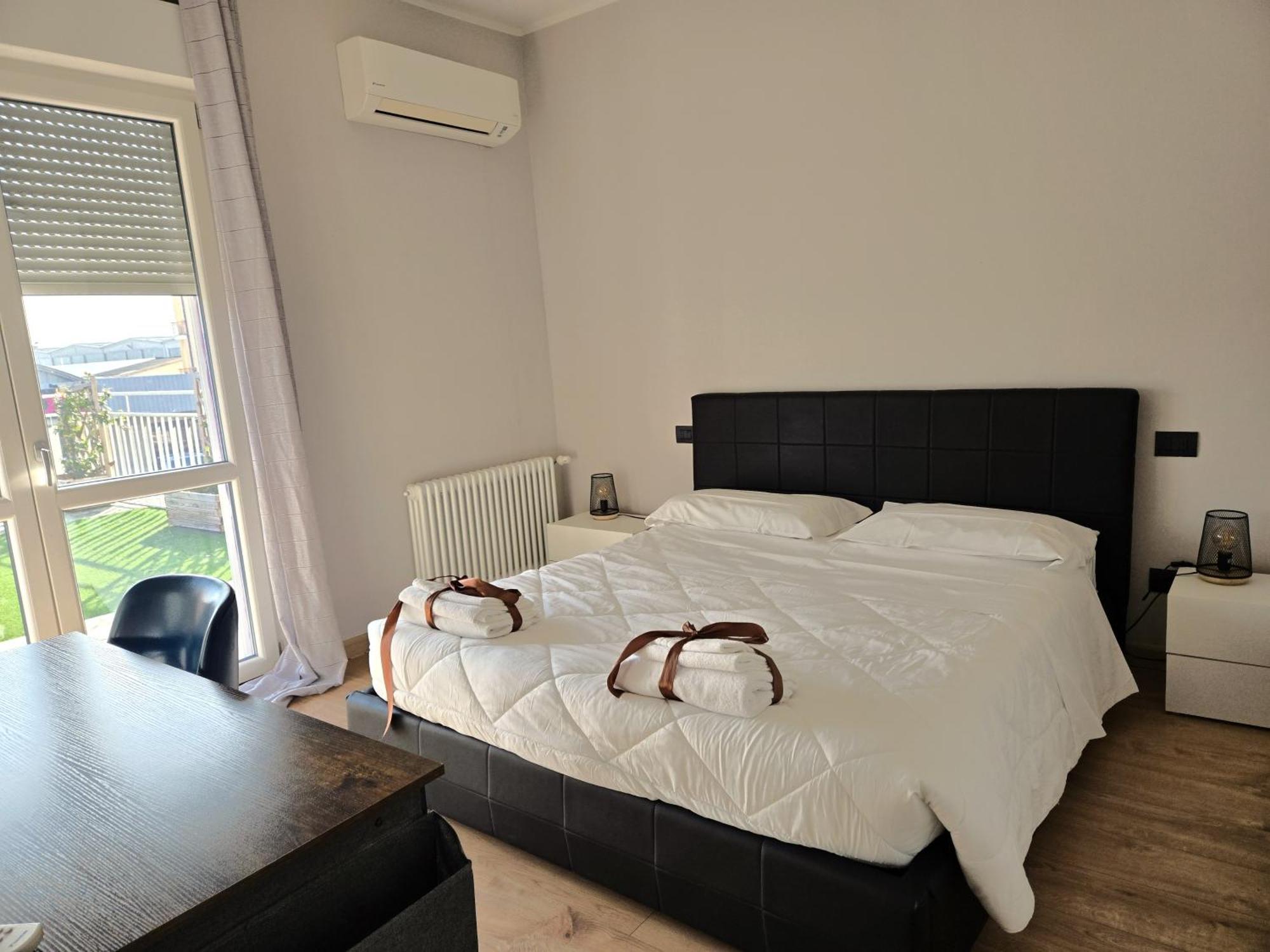 7 Lakes Aparthotel Burolo Esterno foto